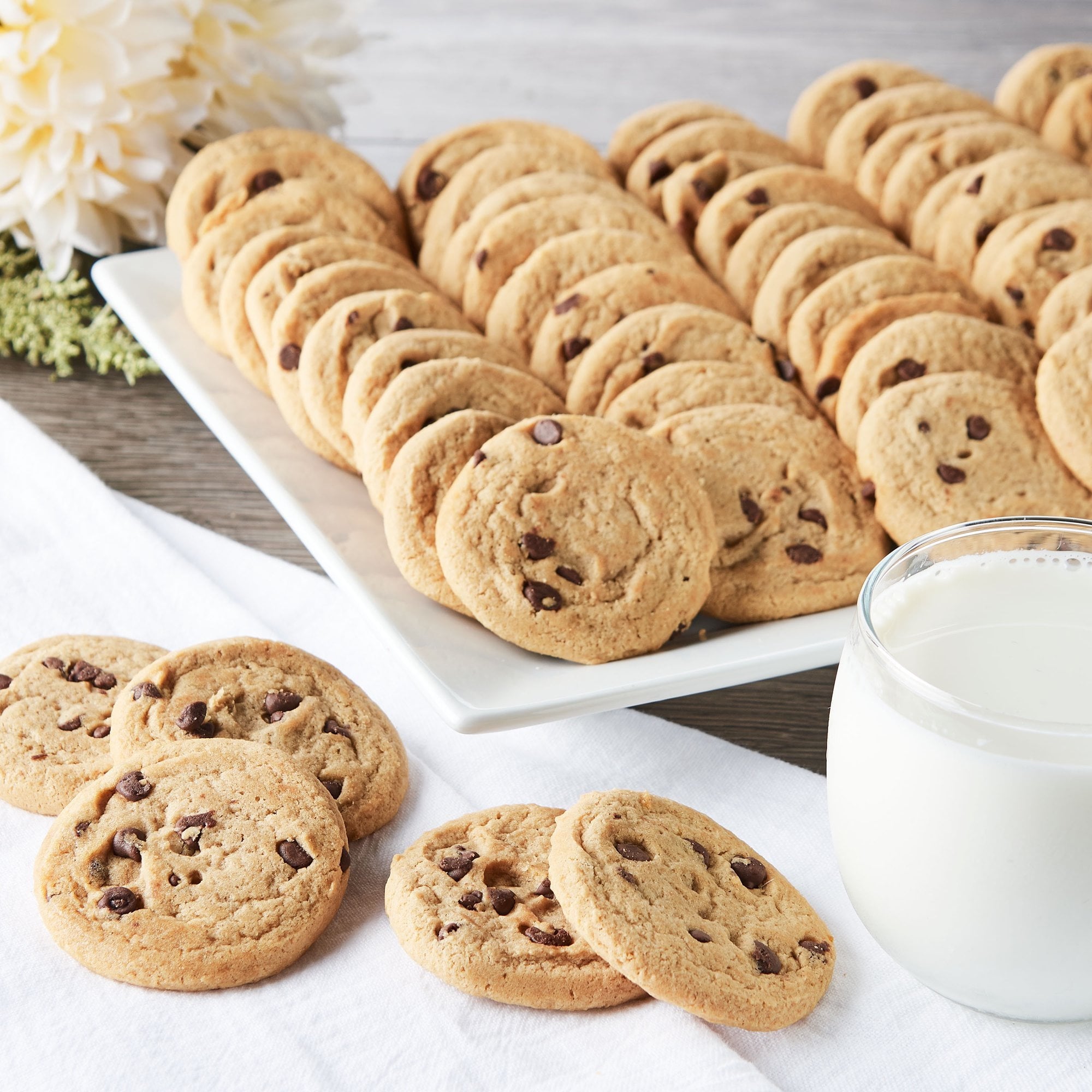 Little Dutch Boy Bakery Semi-Sweet Baked Soft Chocolate Chip Cookies, Family Size, 28 Count, 24 oz, Ready to Serve